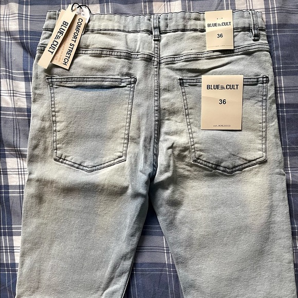 Men’s Distressed Denim Shorts - Picture 2 of 3